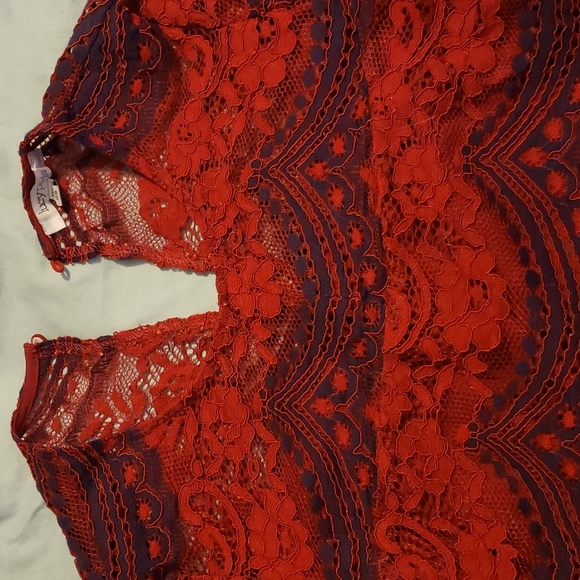 *Last Chance* Lace Crop Top - Picture 2 of 6